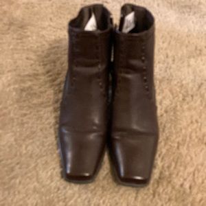 Life Stride Women’s size 8 Boots / Booties